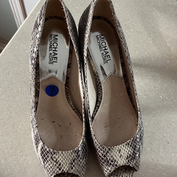 Michael kors shoes - Picture 2 of 5